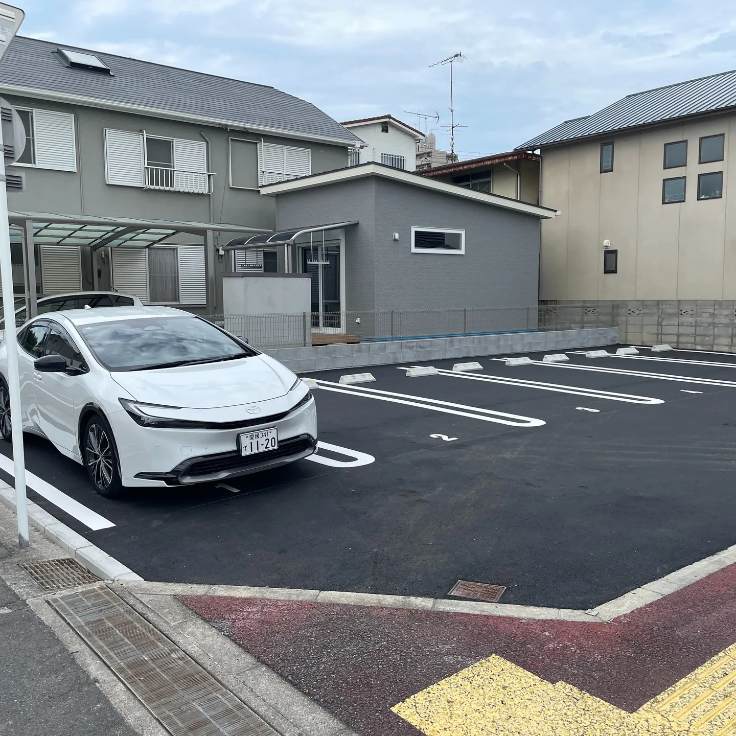 祓川2丁目にある月極駐車場で、理想の駐車スペースを見つけませ...